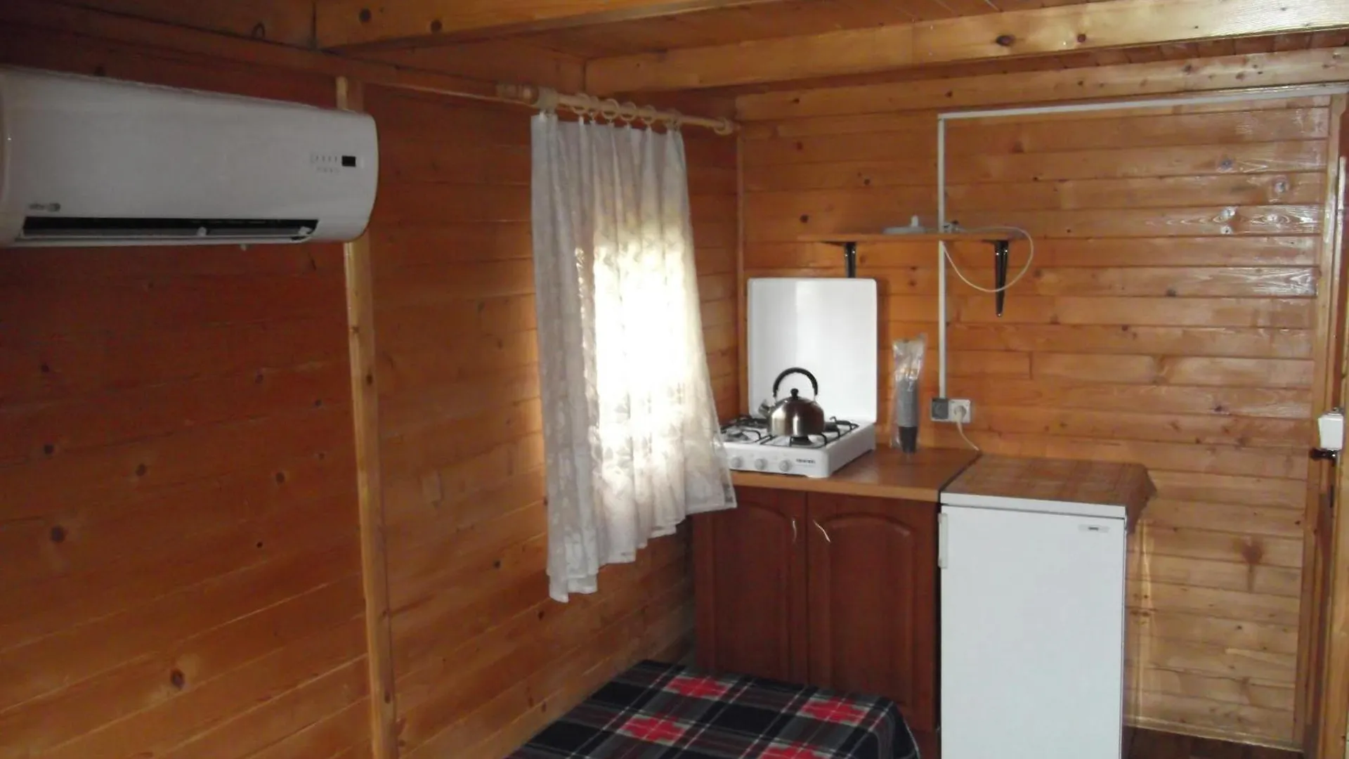 Camping Domki Letniskowe Варшава Деревянный коттедж